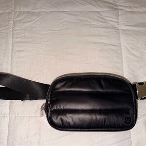 Lululemon black puffer belt bag